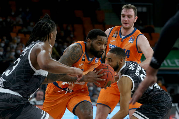 使她更加热 使她更加热