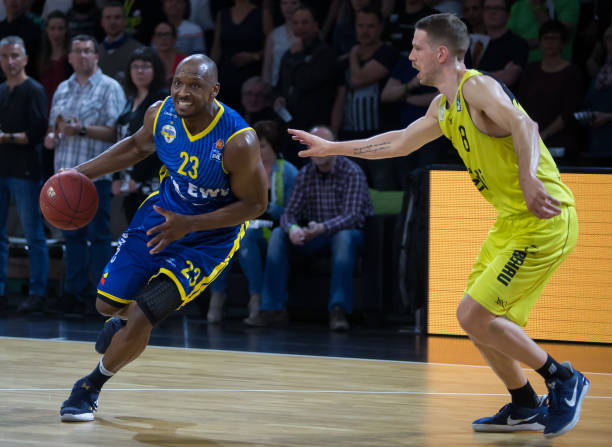 时爆冷取胜 时爆冷取胜